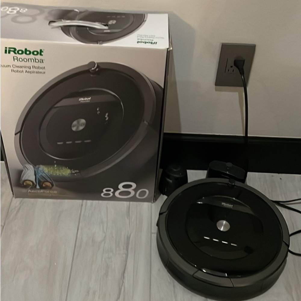 iRobot Roomba 880 Vacuum Cleaning Robot